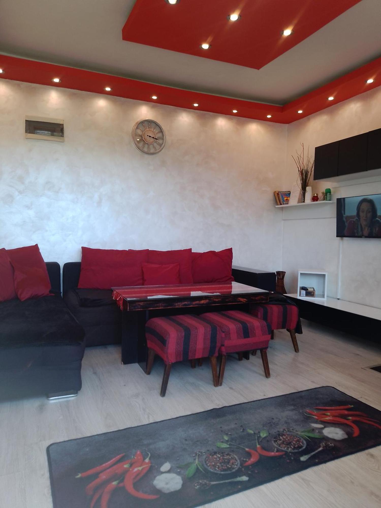 דירה Red House